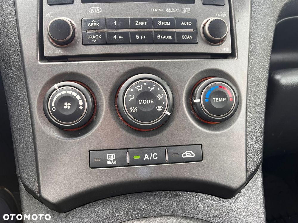 Kia Carens 2.0 CVVT LX - 9