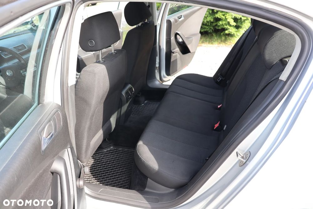 Volkswagen Passat 1.9 TDI Trendline - 9
