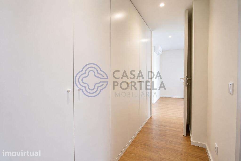 T1 moderno, luminoso e como novo, com varanda e garagem box - Grande imagem: 5/26