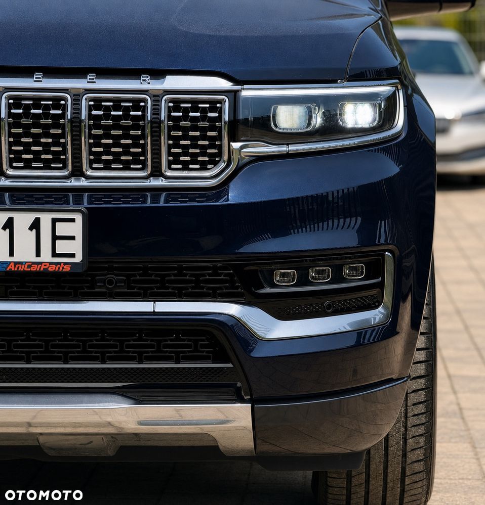Jeep Grand Wagoneer - 5