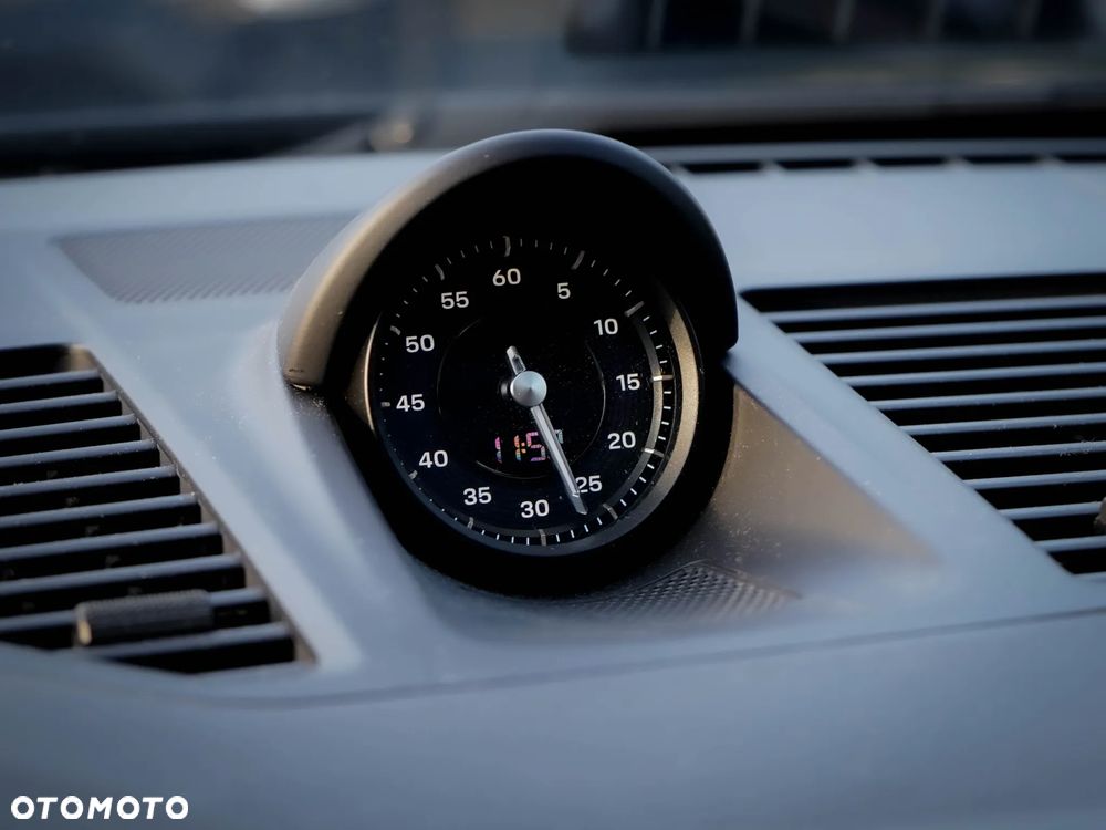 Porsche 911 Carrera 4S - 22
