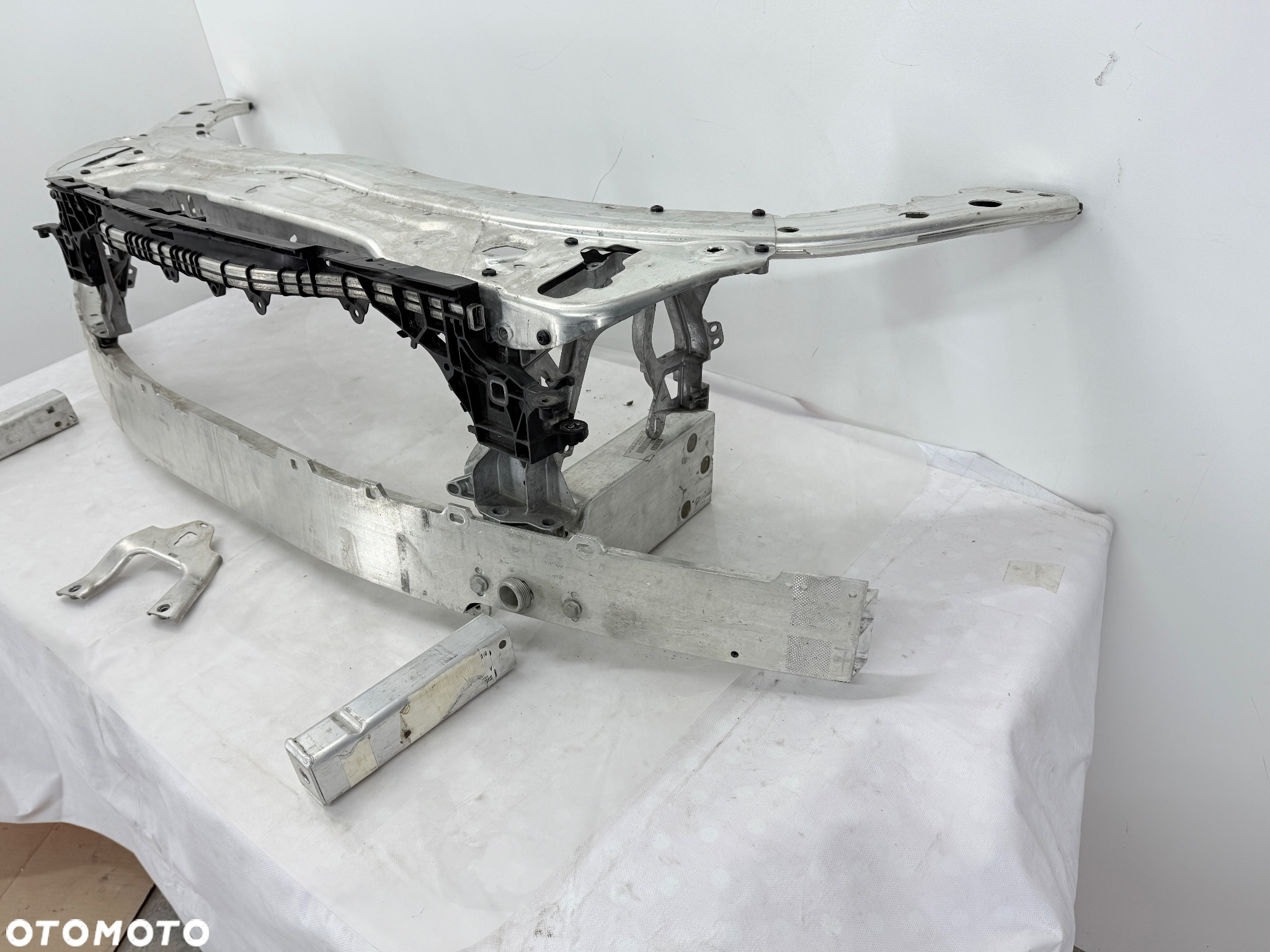 Pas Wzmocnienie przednie C Klasa A205 W205 - 9