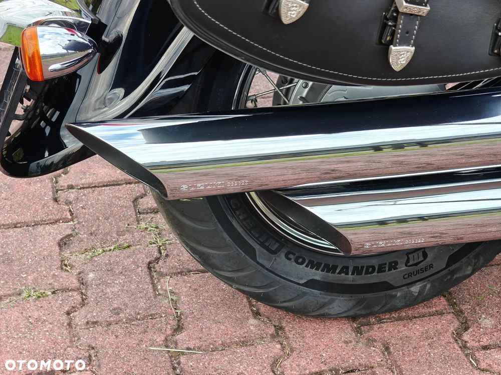 Suzuki Intruder - 17