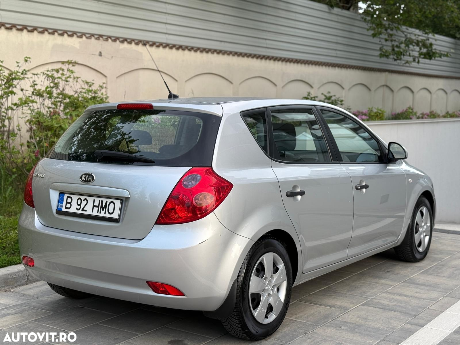 Kia Ceed - 4