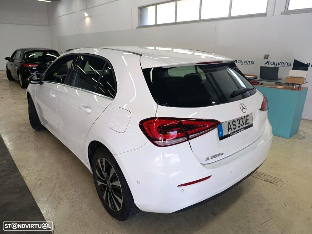 Mercedes-Benz A 250 e Style Plus - 2