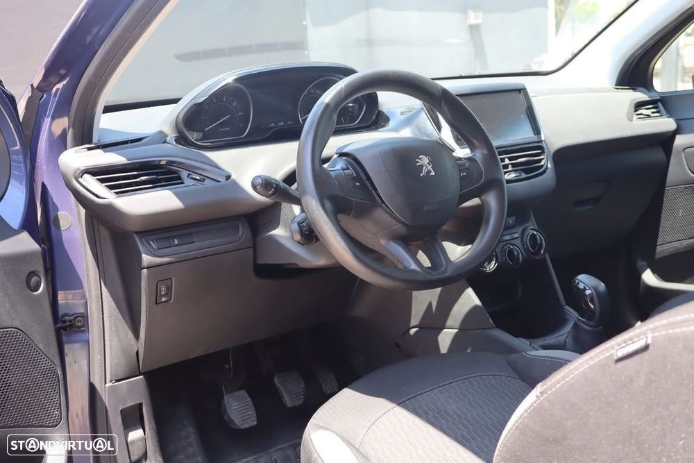 Peugeot 208 - 5
