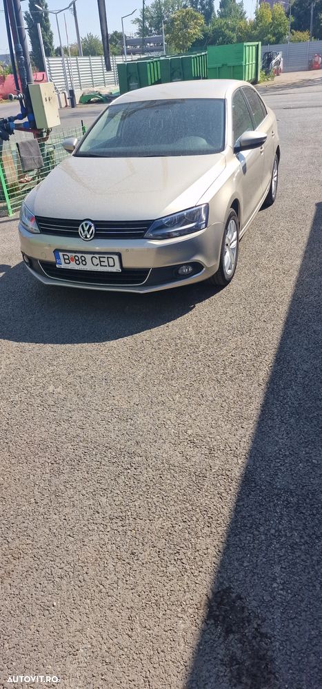 Volkswagen Jetta 2.0 TDI CR DPF DSG Highline - 2