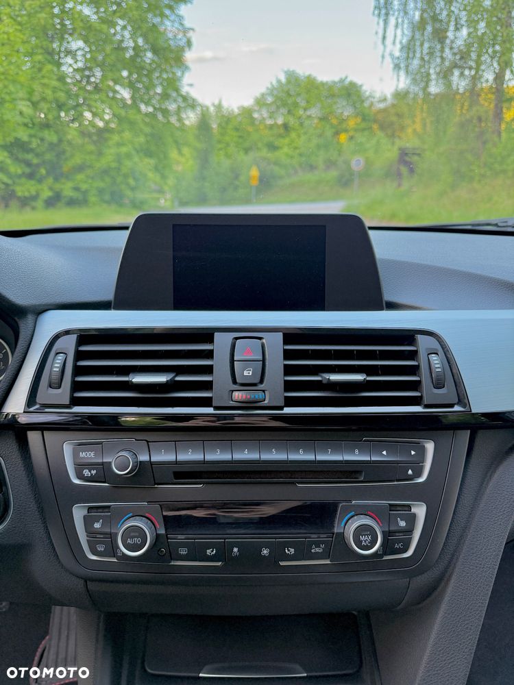BMW Seria 3 318d DPF Edition Sport - 31