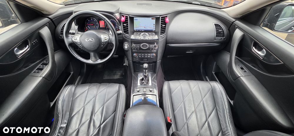 Infiniti FX - 8