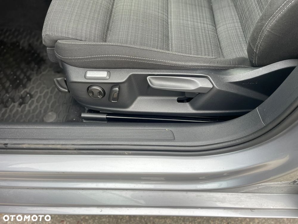 Volkswagen Passat 1.5 TSI EVO Business - 24
