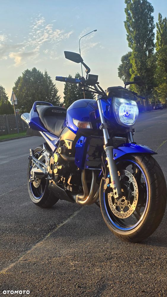 Suzuki GSR - 1