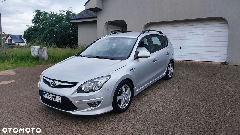 Hyundai i30 blue 1.6 CRDi Premium - 2
