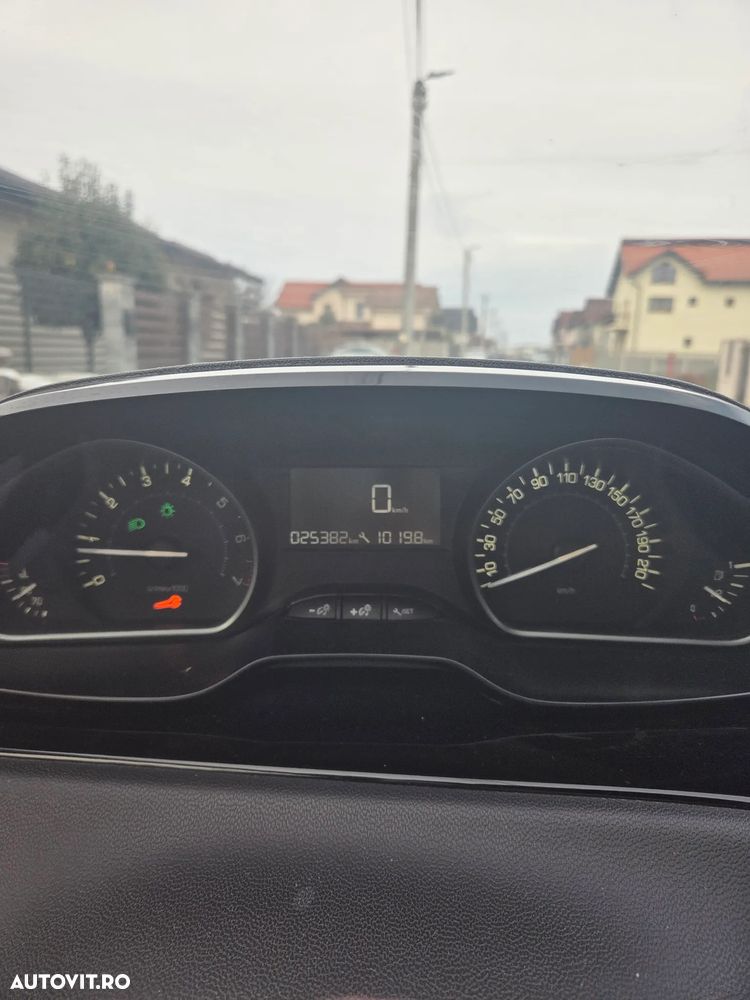 Peugeot 208 1.2 L PureTech Active - 6