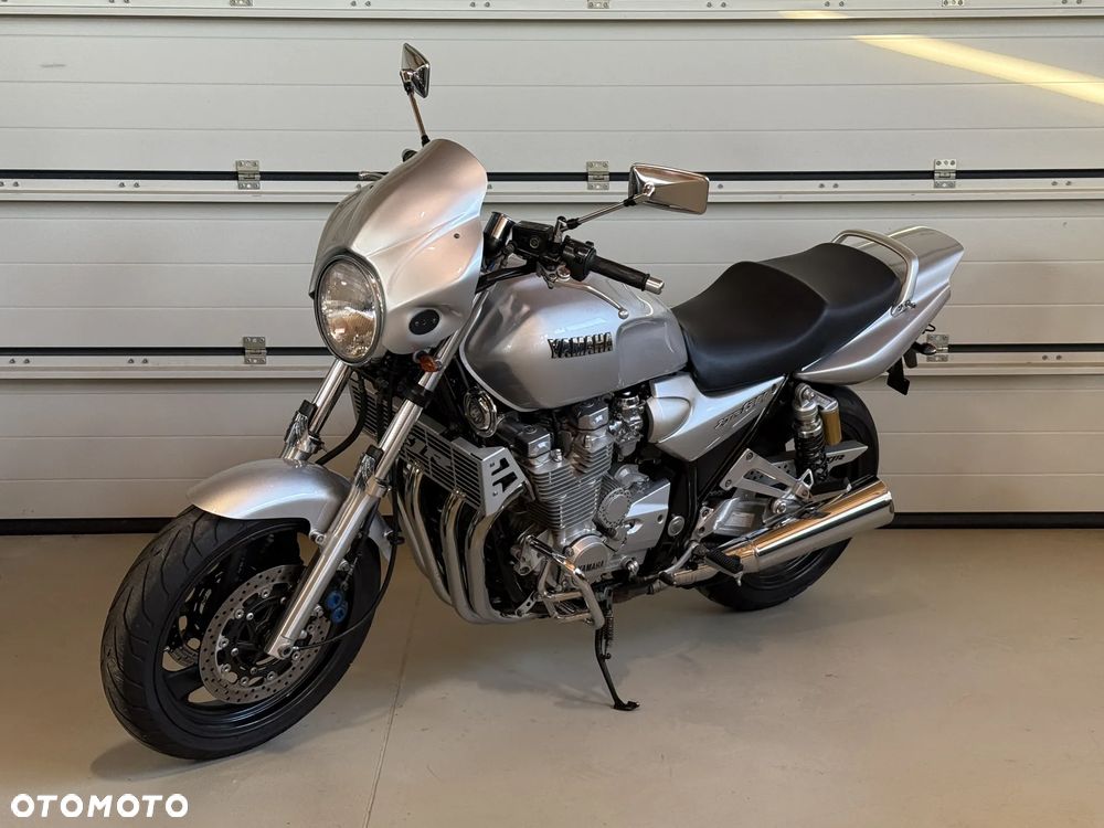Yamaha XJR - 1