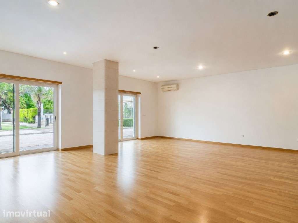 Moradia T4+3 junto à Avenida Marginal, Cascais - Grande imagem: 3/23