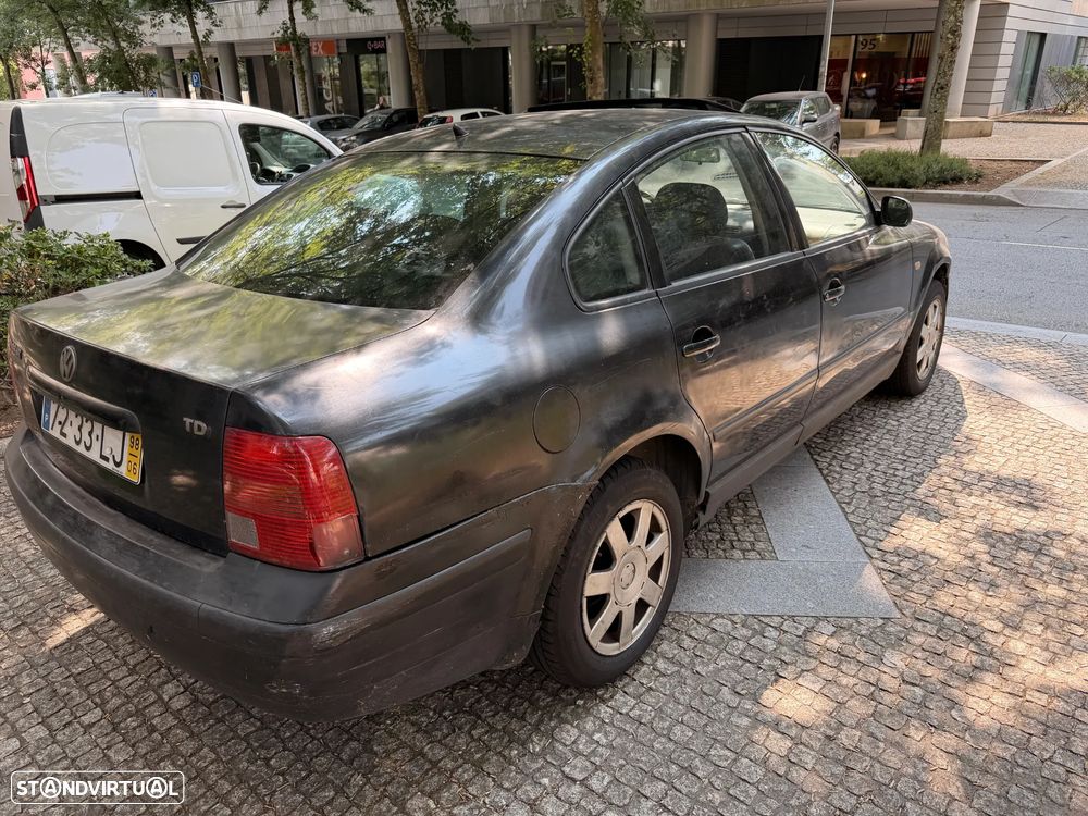 VW Passat 1.9 TDi Confl. Top Aut. - 6