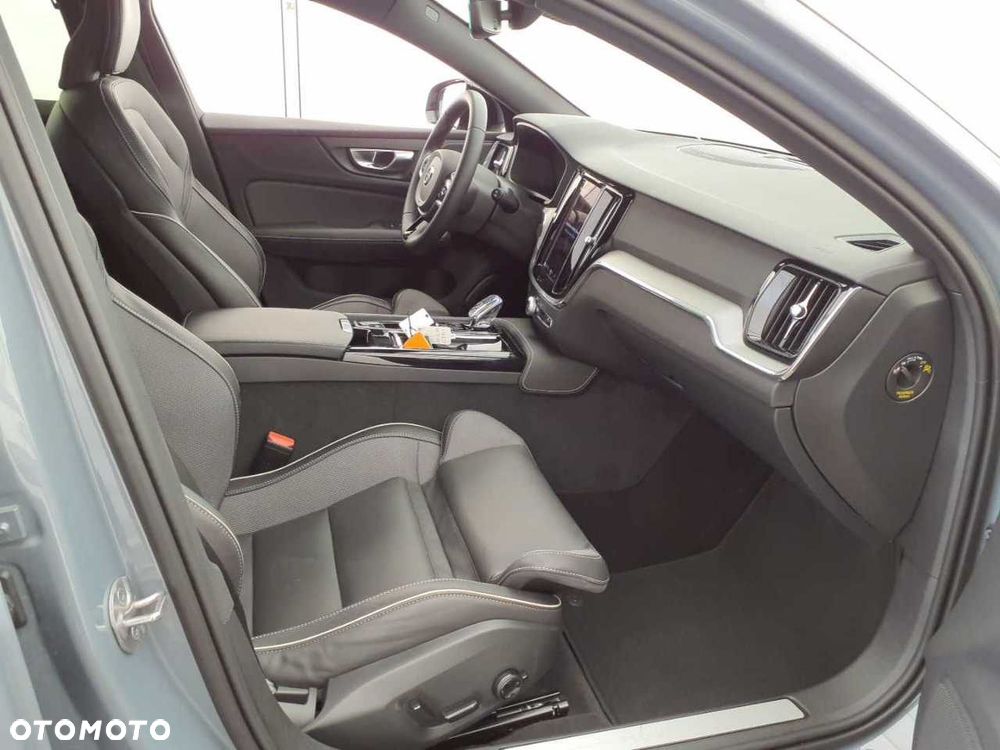 Volvo V60 T6 AWD Plug-In Hybrid Plus Dark - 6
