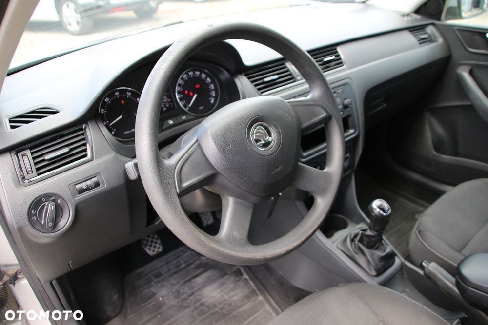 Skoda RAPID 1.2 TSI Active - 10