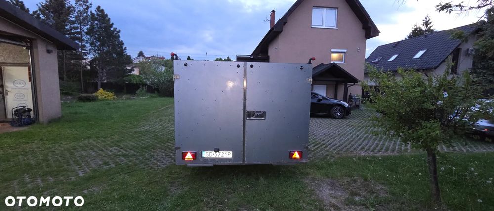 Brenderup KRYTA PRZYCZEPA DO PRZEWOZU POJAZDÓW - 3