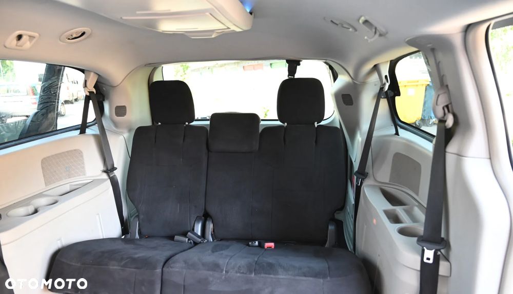 Chrysler Town & Country - 28
