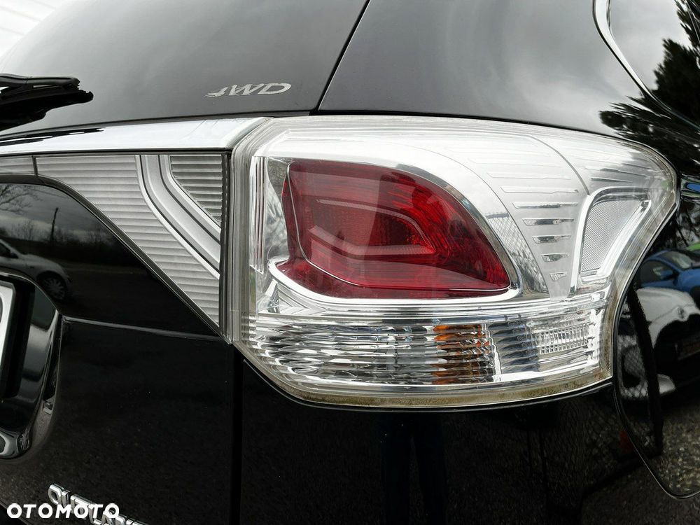 Mitsubishi Outlander 2.0 Instyle + 4WD CVT - 12