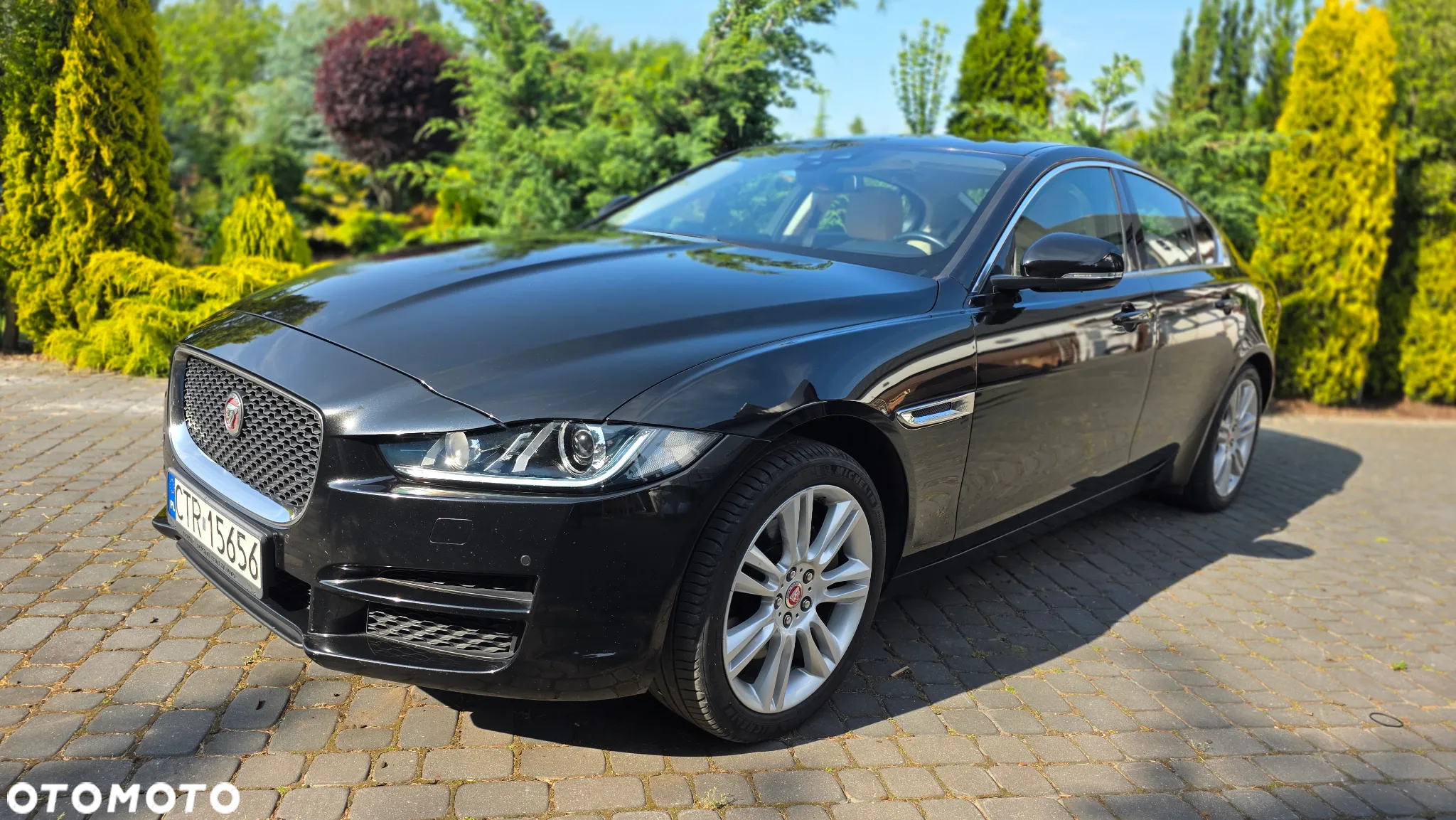 Jaguar XE 2.0 D AWD Prestige - 4
