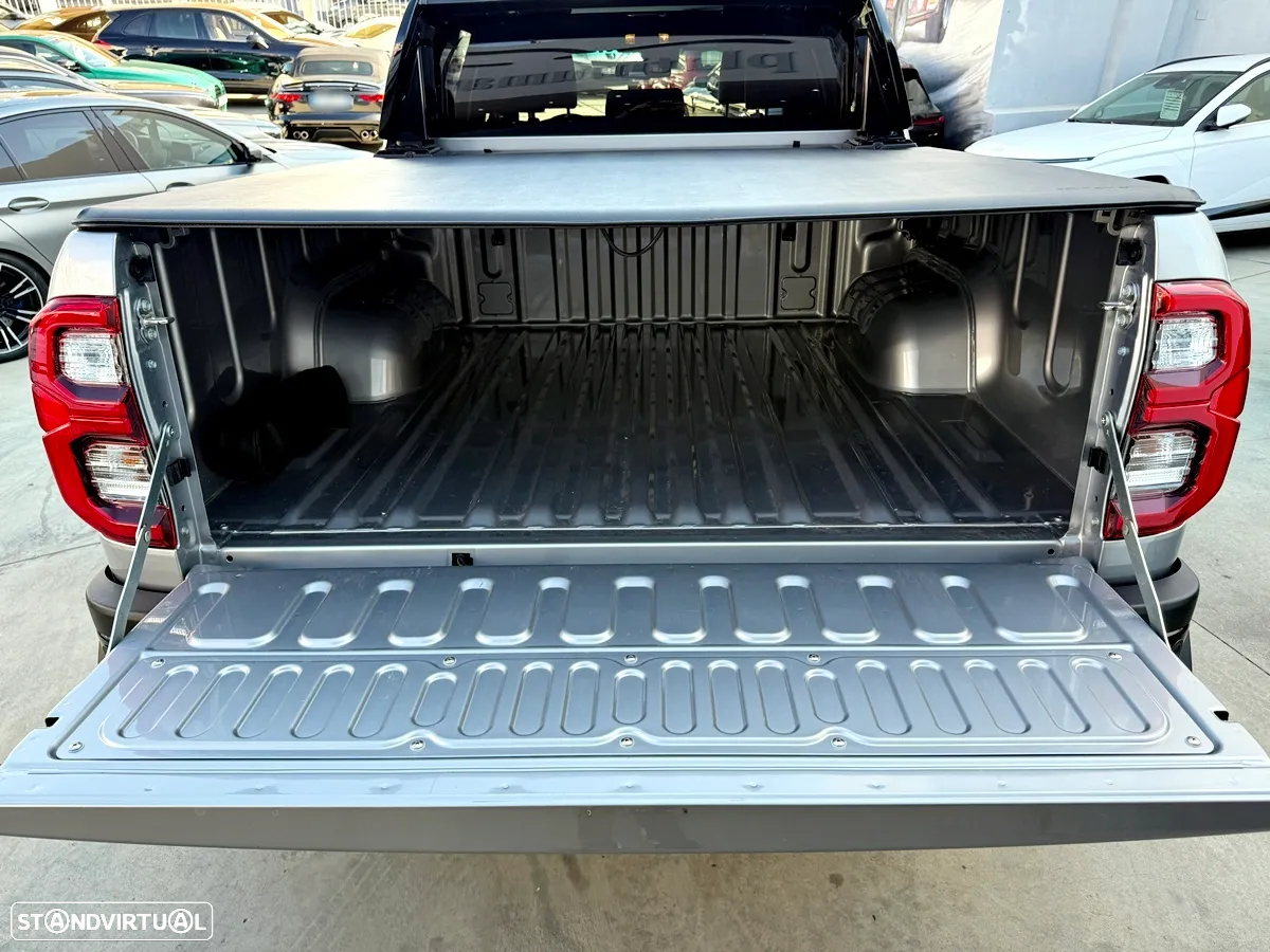 Toyota Hilux 2.8 D-4D 4WD GR Sport - 33