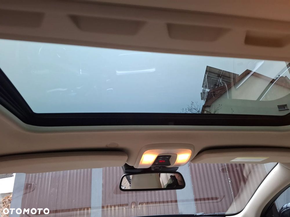 Volvo V60 D6 AWD Plug-in Hybrid R-Design Summum - 18