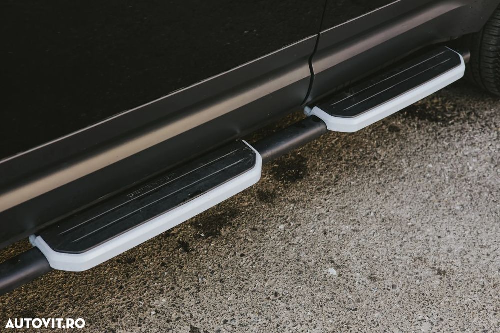 Land Rover Defender 110 2.0L D240 SE - 7