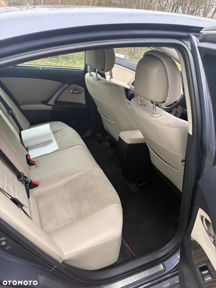 Toyota Avensis 2.0 Premium MS - 8