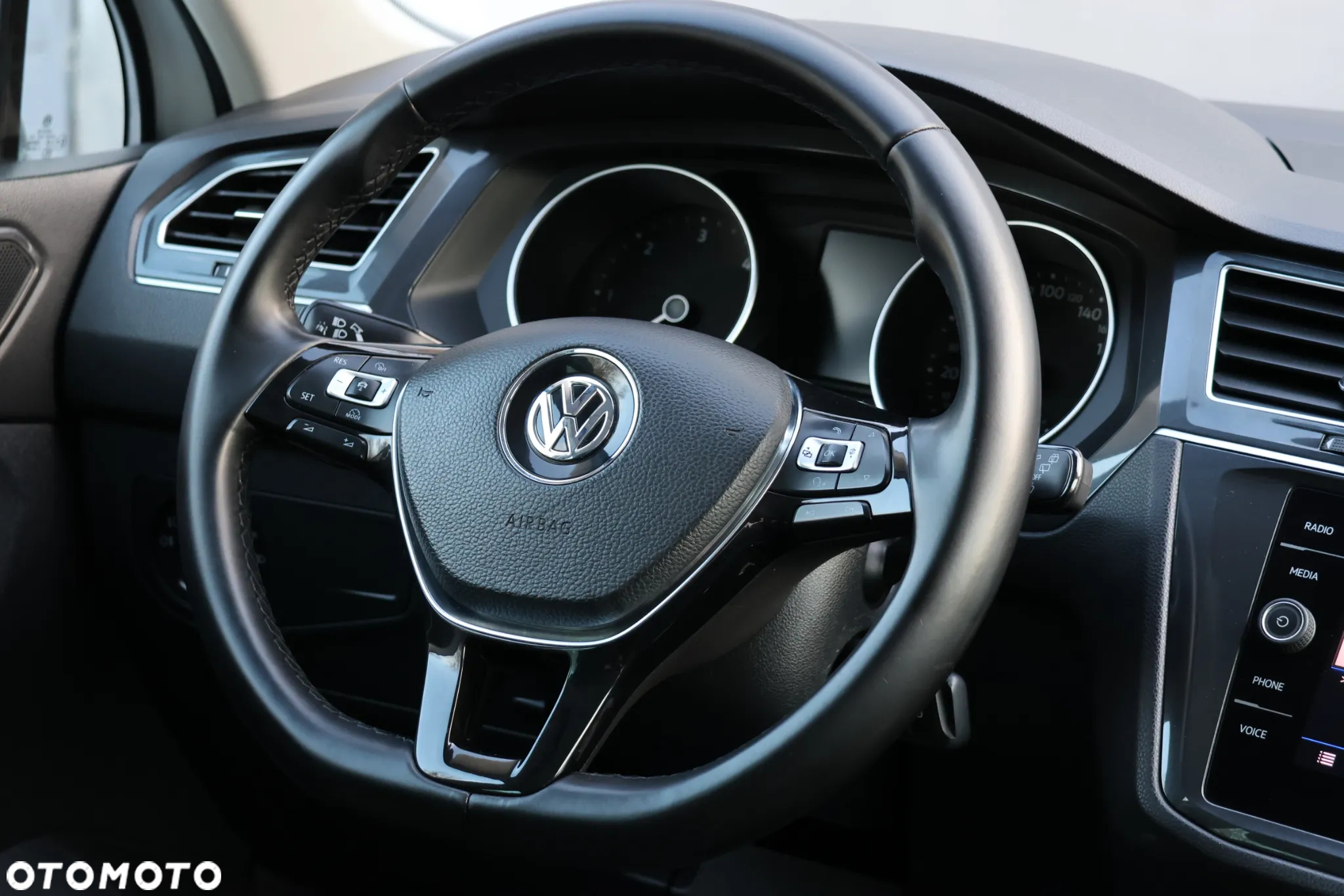 Volkswagen Tiguan 2.0 TDI SCR DSG R-Line - 16