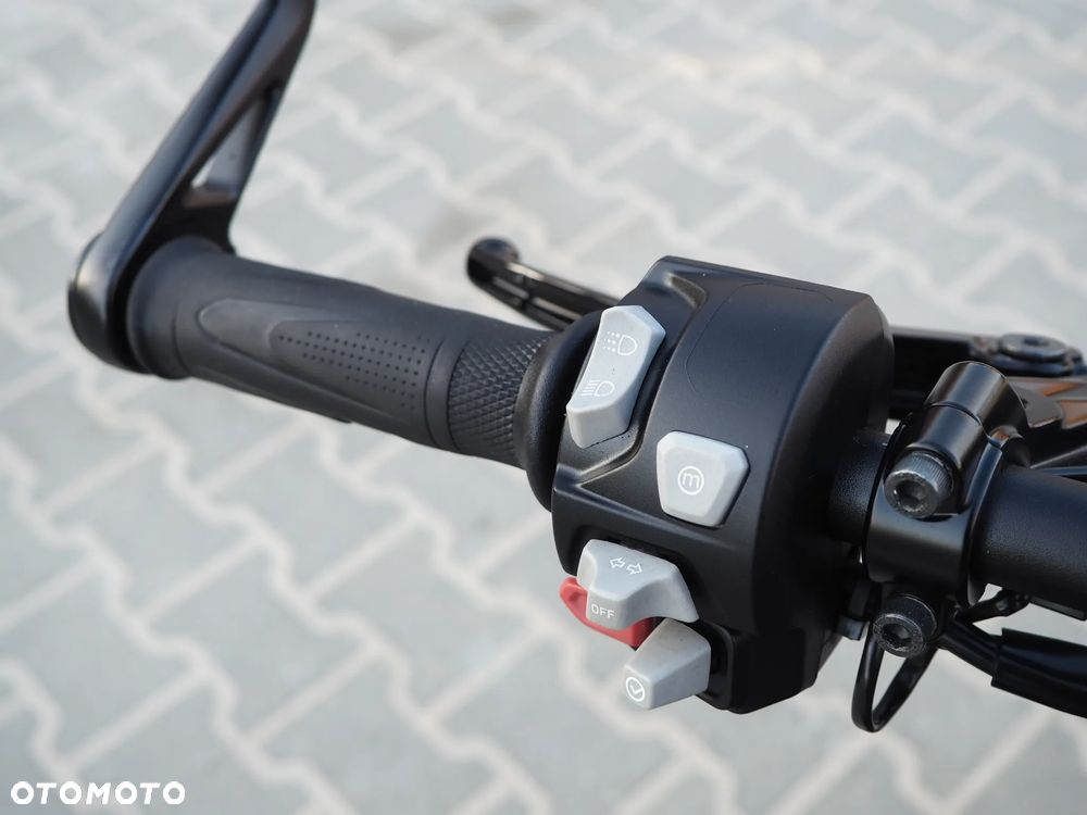 Triumph Street Triple - 35