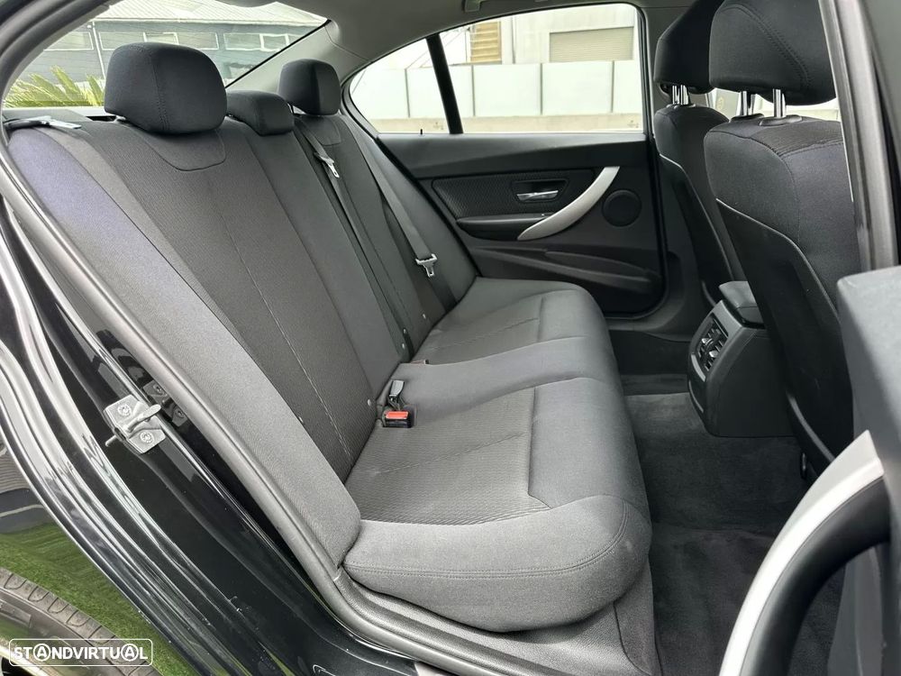 BMW 320 d EfficientDynamics Line Sport - 39