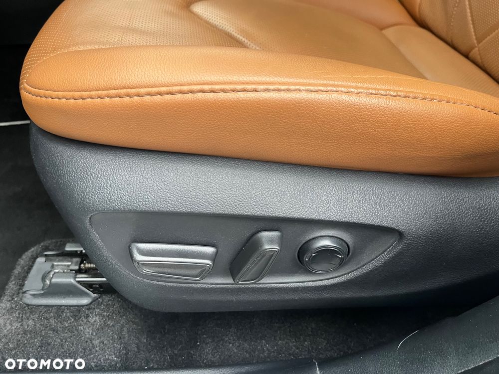 Toyota Highlander 2.5 Hybrid Executive - 22