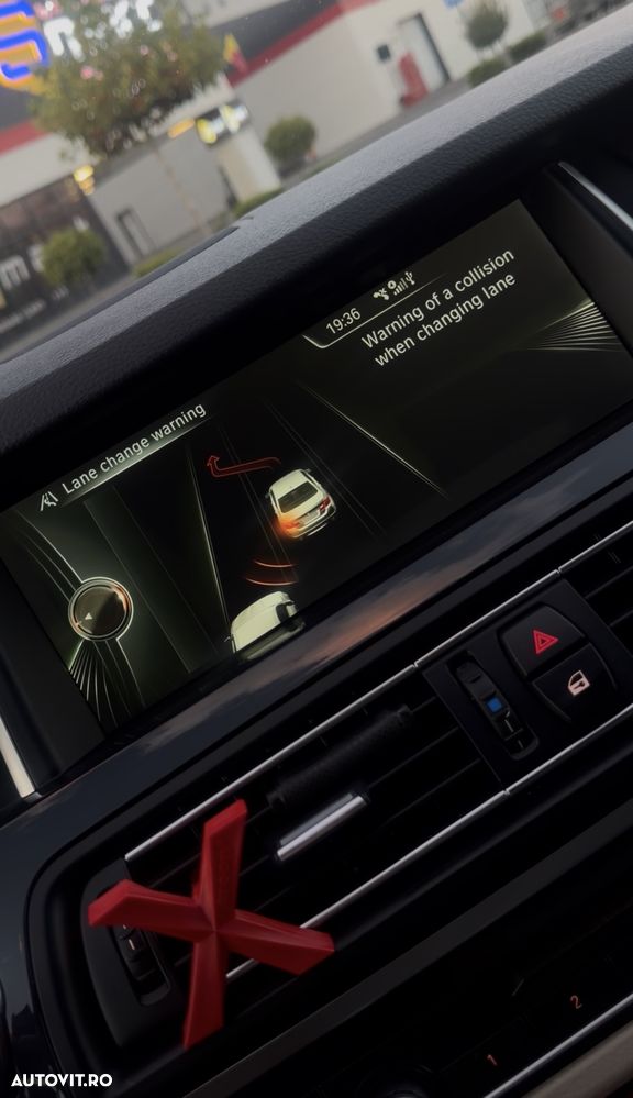 BMW Seria 5 530d xDrive AT - 34