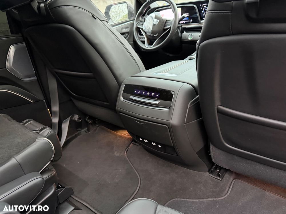 Cadillac Escalade - 22