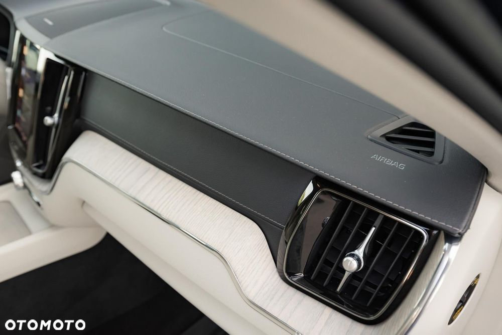 Volvo XC 60 B4 D AWD Inscription - 32