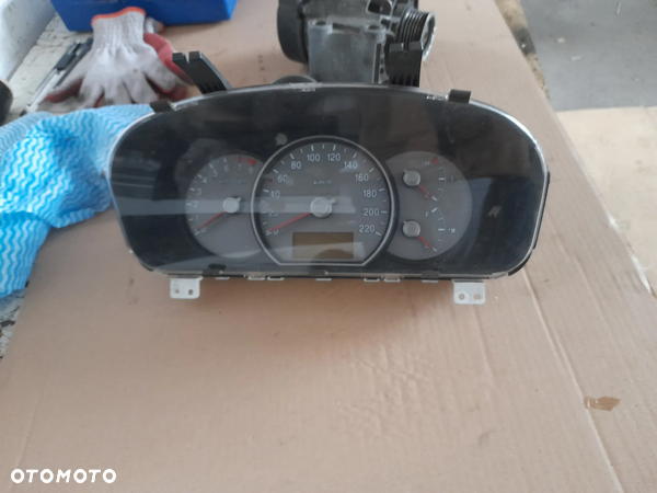 KIA CARENS III 2.0 B    licznik zegary      94003-1D710