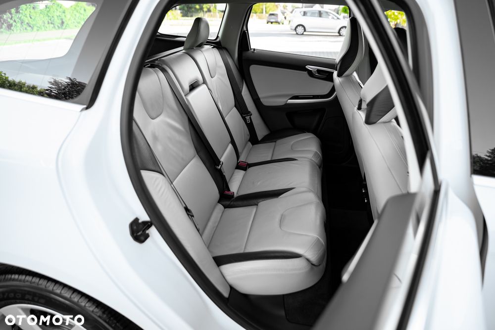 Volvo XC 60 D5 AWD Geartronic Momentum - 23