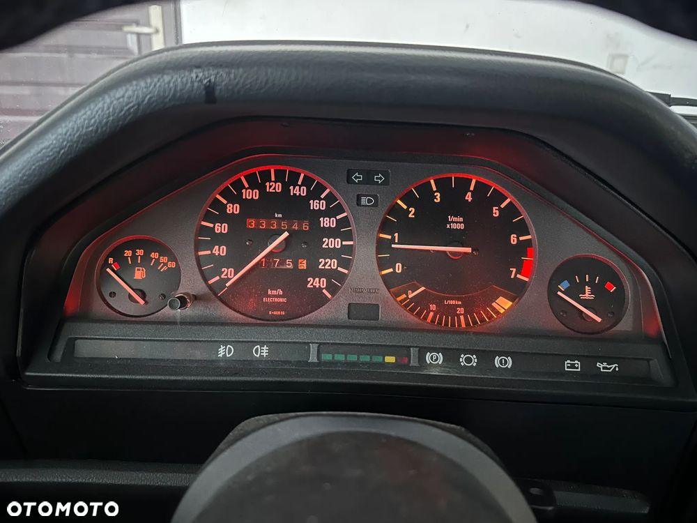 BMW Seria 3 325iX - 16