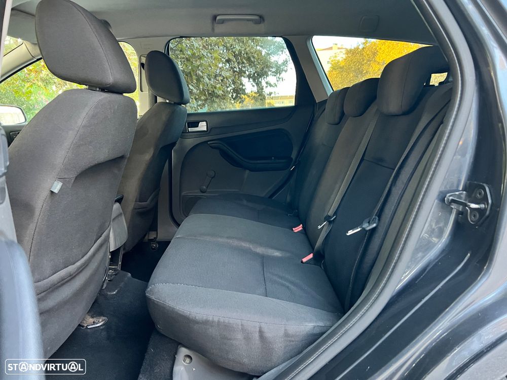 Ford Focus SW 1.6 TDCi Ghia - 6