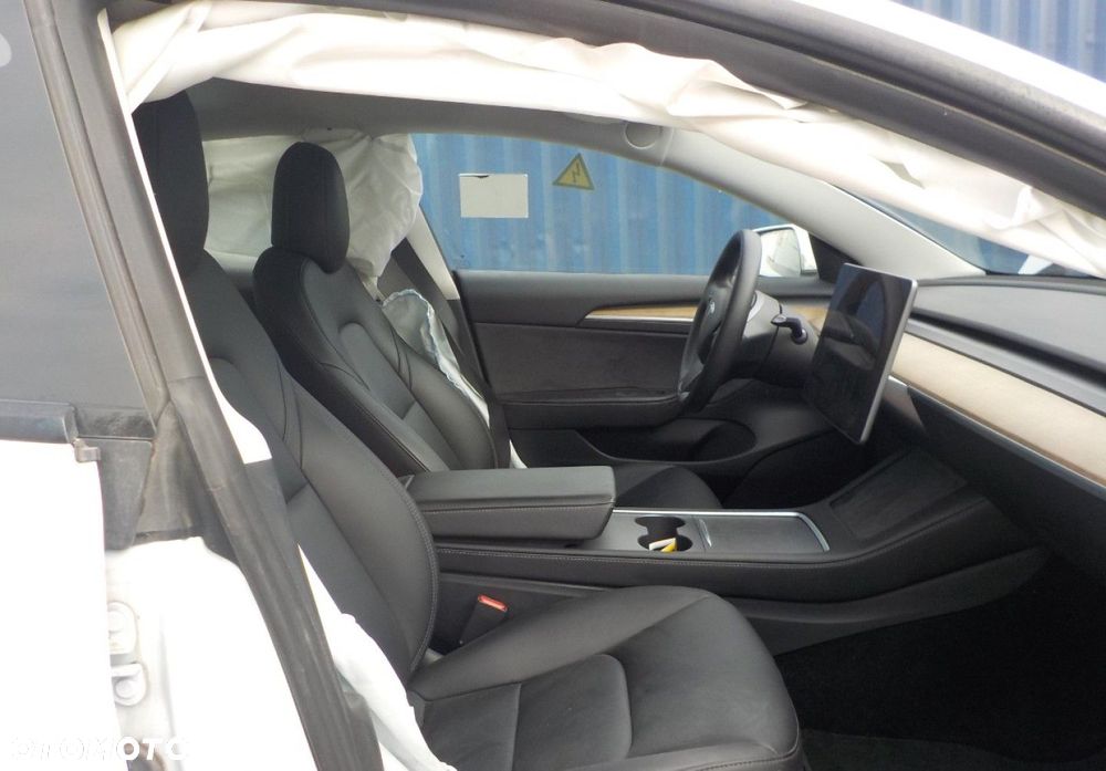 Tesla Model 3 - 16