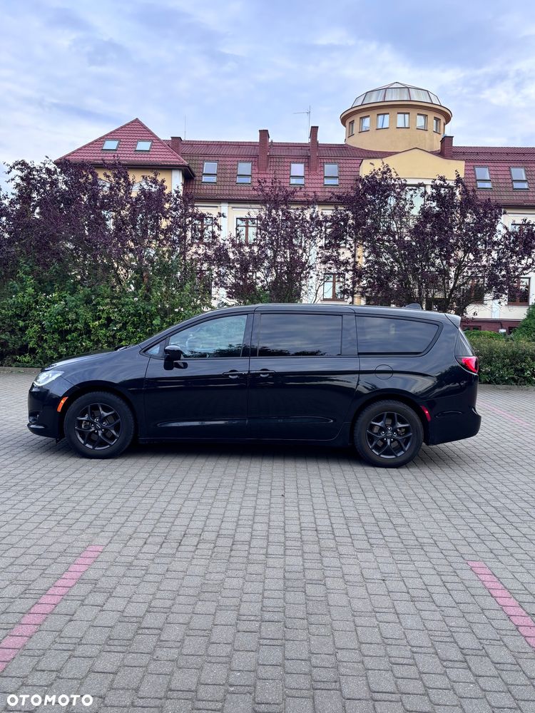 Chrysler Pacifica - 8