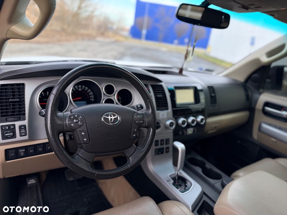 Toyota Sequoia - 10