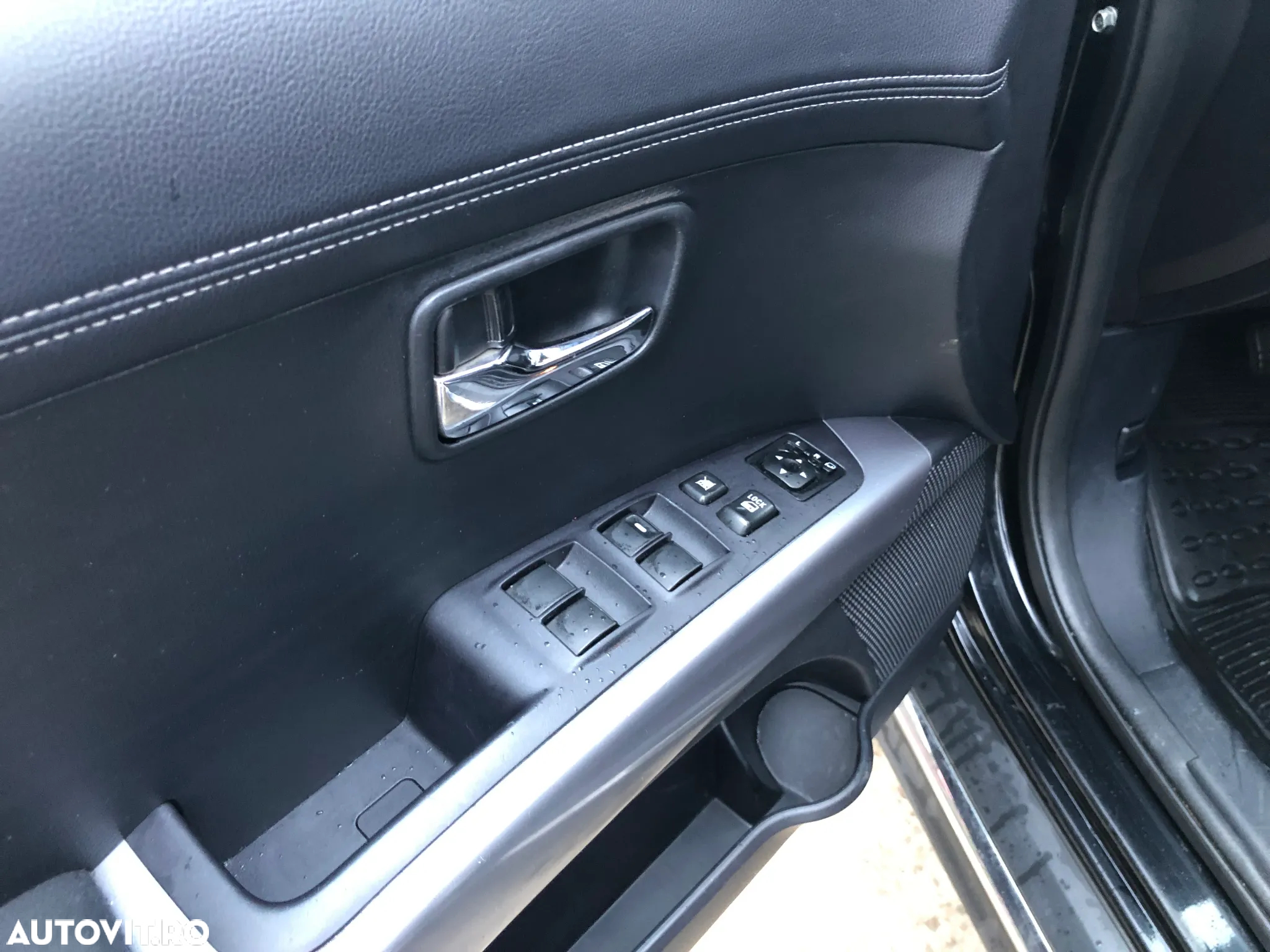 Mitsubishi Outlander - 13