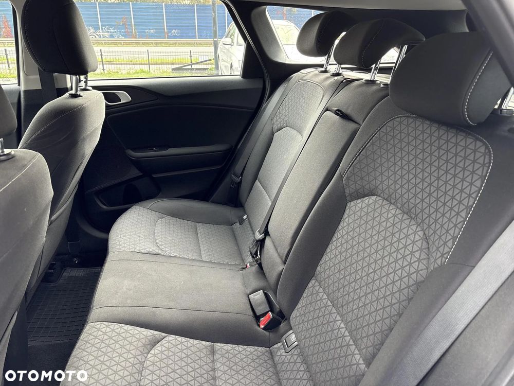Kia Ceed - 16