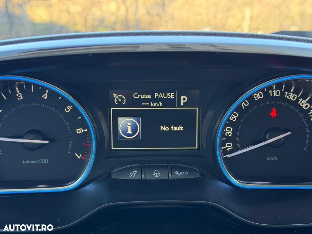 Peugeot 2008 1.2 PureTech Turbo EAT6 S&S Allure - 23