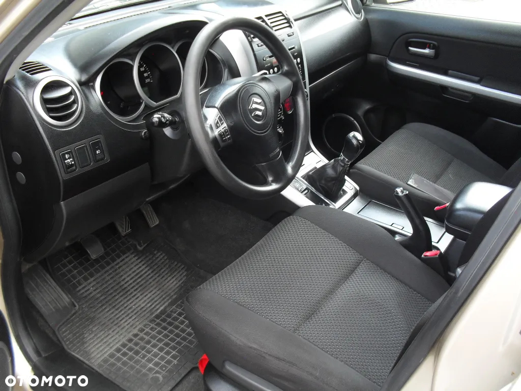 Suzuki Grand Vitara 2.0 - 6