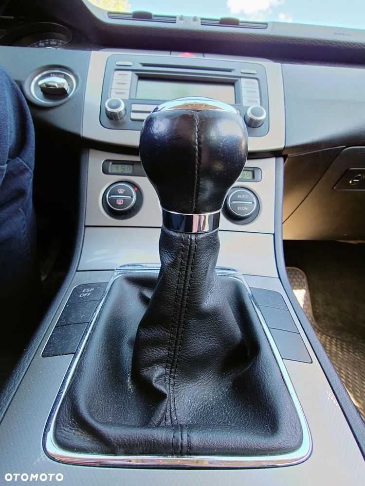Volkswagen Passat 2.0 TDI DPF Comfortline - 28