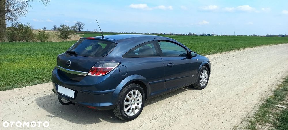Opel Astra GTC 1.6 - 7